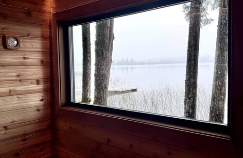 Lakelse Cabin | Privacy & absolute lakefront with Hot-Tub & Outdoor Sauna - relax & recharge!