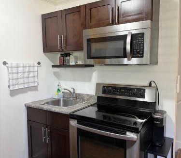 Langford Apartment | Private 1BR, AC, Strong Wi-Fi, Netflix and Amazon Prime