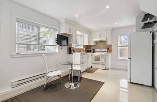 East Side House | Private 1BR Laneway Home!