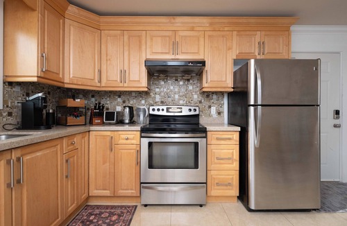 Fraserview House | Private 2BR 2Bath Suite - Sunset Vancouver