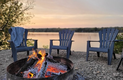Plaisance Ski Chalet | Private beach on the Ottawa river!