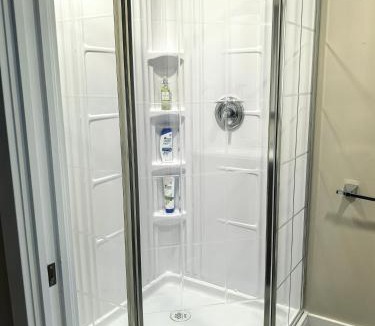 Burnaby Apartment | Private Cozy 2bdrm Sleep5pp Metrotown! Free Parking! Self Check-in!