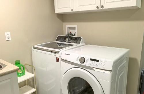 Burnaby Apartment | Private Cozy 2bdrm Sleep5pp Metrotown! Free Parking! Self Check-in!