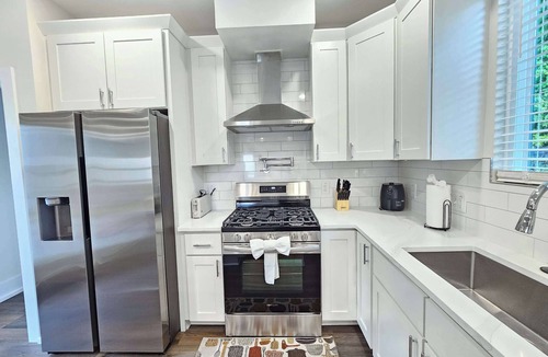 Durham House | Private Deck | 9 Min to Duke | 8 to Downtown