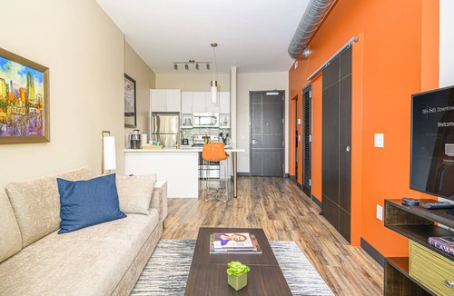Southwest Raleigh Apartment | Private Downtown Apartment With City View