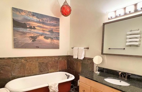 Regional District of Nanaimo Apartment | Private Downtown Living minutes away restaurants and waterfront!