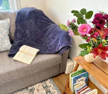 Kensington-Cedar Cottage House | Private Entire Guest Suite, 1 min to bus stops to Downtown and major attractions