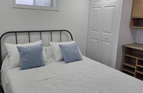 Longueuil Apartment | Private Entry - Modern & Bright Longueuil Suite