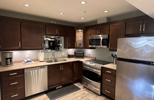 Langley House | Private Executive Suite -fully furnished-Fort Langley, British Columbia