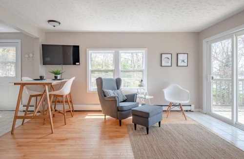 Prospect Bay House | Private Lakefront Escape Swim Sip Wine Stargaze 25 Mins to Halifax