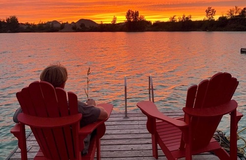 New Bothwell Cottage | Private lakefront Stone Waters retreat Cottage. Pet friendly.