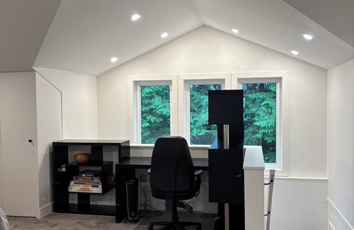 Langley Apartment | Private Langley loft near Thunderbird, Otter Trail Winery and Krause