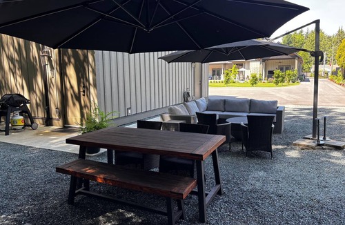 Langley Apartment | Private Langley loft near Thunderbird, Otter Trail Winery and Krause