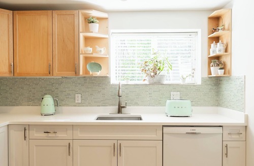 Renfrew-Collingwood House | Private Lower Level Suite | 5 min walk to SkyTrain station | 20 min to downtown