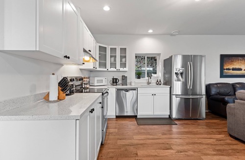 Chilliwack House | Private Mountainside Home - close to hiking trails and rivers.