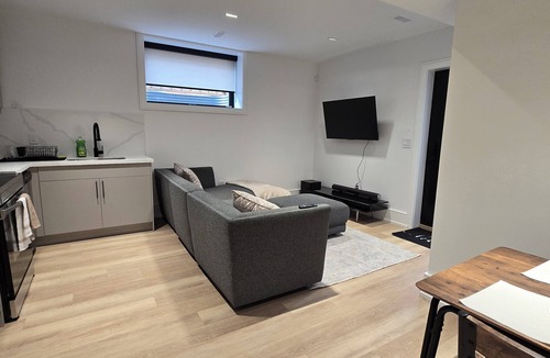 Milton Apartment | Private, Natural Light and High Ceiling Unit
