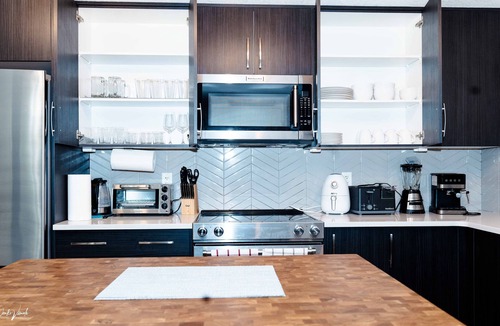 Cranston House | Private Oasis - Long stay welcome!