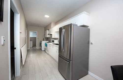 Dunbar House | Private & Quite 2 Bedroom Suite