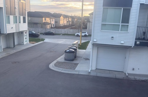 Panorama Hills House | Private Room with Separate Entrance & Bath Near Calgary Airport with Parking"