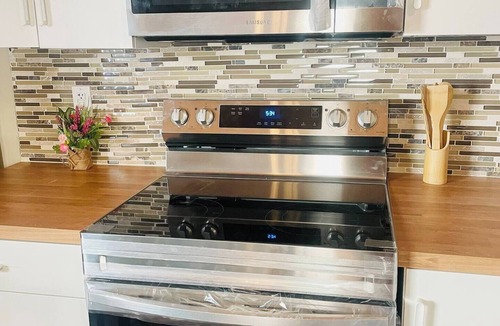 Lower Sackville Apartment | private suite (the skylight)