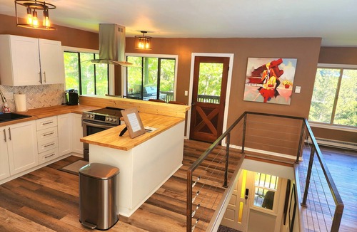 Metchosin House | Private & Tranquil! Hiking trails, Hot Tub and seasonal Outdoor Pool!