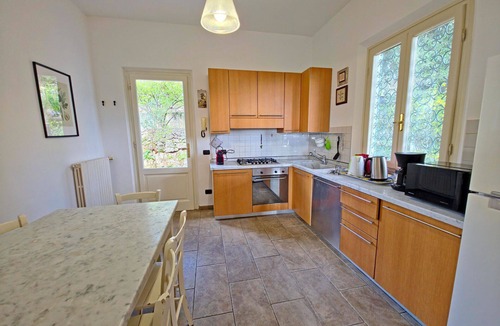 Pietrasanta Villa | Private Villa with A/C, WIFI, TV, terrace, pets allowed, panoramic view, close to Forte Dei Marmi
