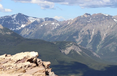 Division No. 3 Cabin | Private Waterfront Cabin Ideal for Outdoor Adventures in Alberta