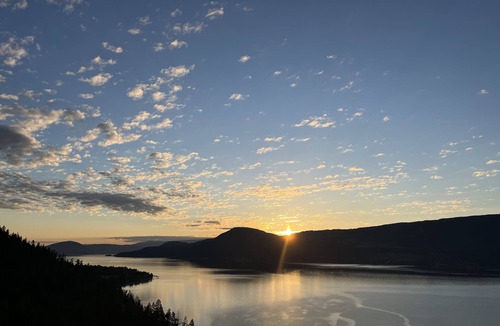 Central Okanagan Cabin | Pura Vida Lakeside Retreat