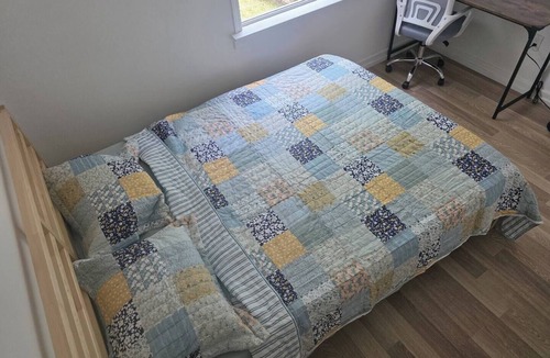 North Central Edmonton House | Pvt Double Bed & Work Desk|BBQ,Near NAIT,UofA,Downtown,Detached Free Garage,WiFi
