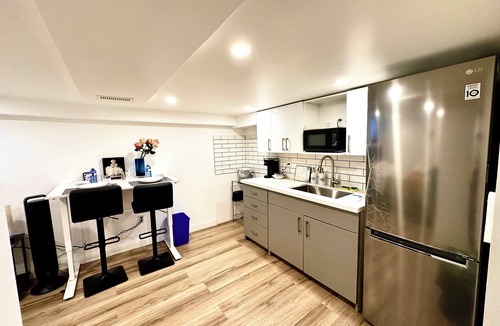Rosemount House | Pvt Studio near Fairway Mall & Waterloo Airport. Downtown in few minutes
