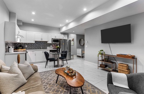 Willoughby House | Quaint 2 Bedrooms and Sofa Bed Suite