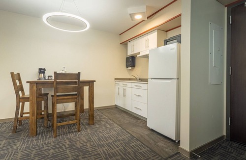 Terrace Hotel | Quality Inn Sunshine Suites