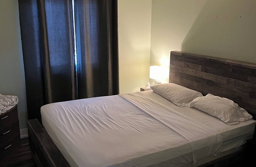 Brampton House | Queen bed Cozy