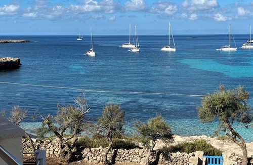 Favignana Apartment | Queen Deluxe Double 01