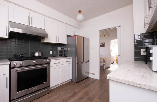 Dunbar House | Quiet 5 BR 7 bed Dunbar Escape w/sunny Deck near UBC