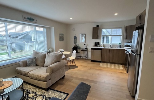 Colwood Apartment | Quiet, above-garage suite in Royal Bay