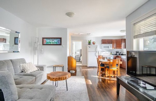 Victoria House | Quiet, Accessible Private Suite in View Royal, Near Victoria General Hospital