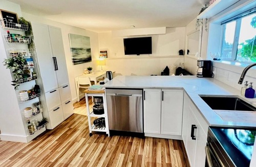 District of North Vancouver House | Quiet and bright garden suite in North Van near nature, shops and transit.
