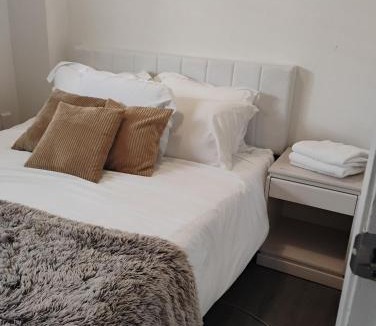 Kitsilano House | Quiet-comfy 3 bedroom house on a tree lined street in Kitsilano
