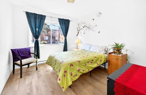 Cote-Des-Neiges—Notre-Dame-De-Grace Apartment | Quiet&Comfy 3BDRS Apt near DT, Concordia, Parking