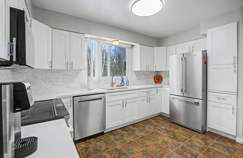 Prince George House | Quiet & Cozy Retreat, Near Downtown Prince George
