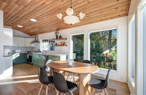 East Sooke House | Quiet Luxury Waterfront Sanctuary: West Coast Family Escape with Private Dock