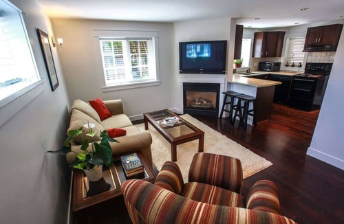 Central Lonsdale House | Quiet North Vancouver Suite