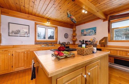 Saint-Joseph-de-la-Rive House | Quiet sector near the St-Laurent river