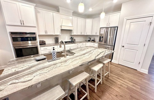 Durham House | Raleigh-Durham-RDU-New-5RM-5TV-7 beds
