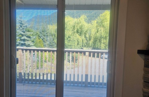 Sumas Prairie House | Randel Farm-Chick Inn. Enjoy quiet time with horses, sheep and 400 chickens