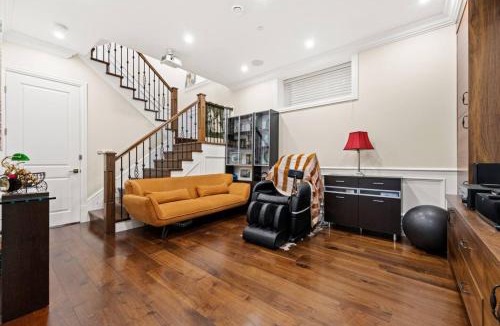 West Point Grey House | Rare Find Luxury Home Near Beaches with AC and Theatre Room
