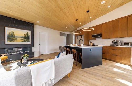 Canmore House | Ravens Peak - Private Hot Tub!