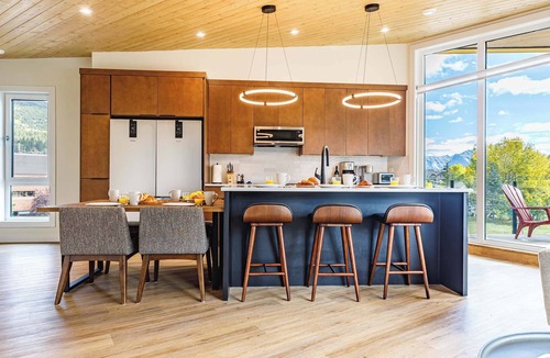 Canmore House | Ravens Peak - Private Hot Tub!