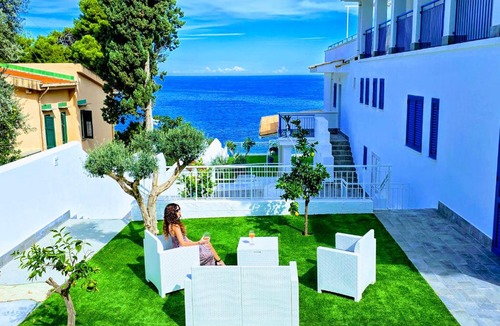 Santa Flavia Apartment | Red Coral with Sea Access & Shared Pool